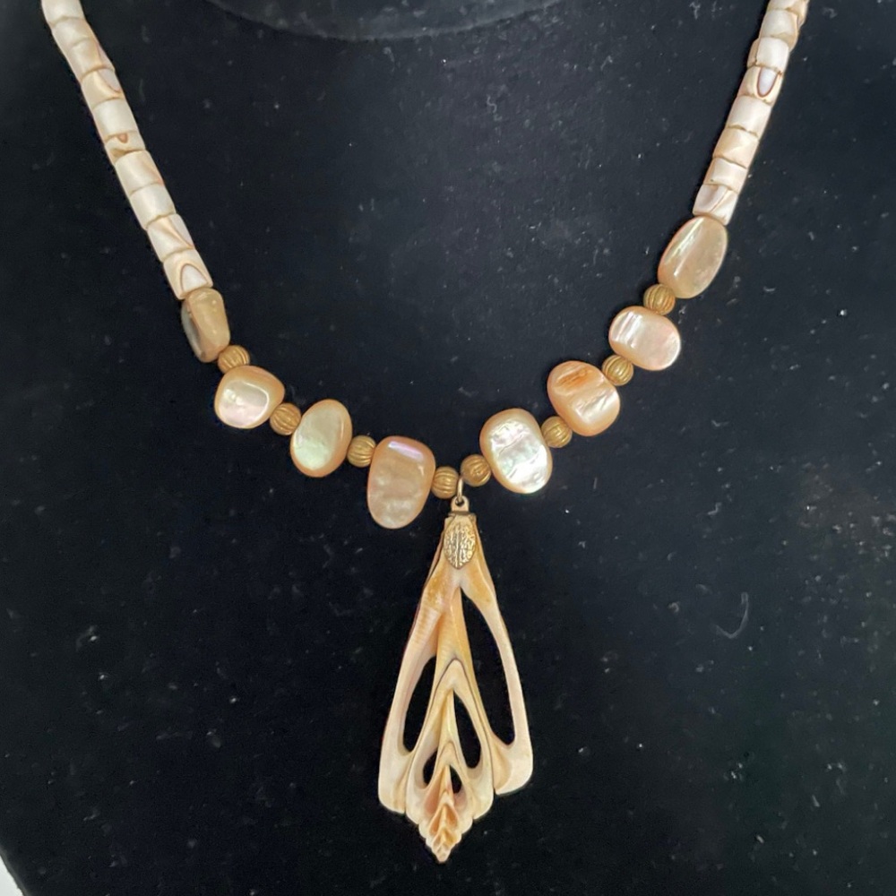 Vintage Santo Domingo Pueblo Shell Necklace
